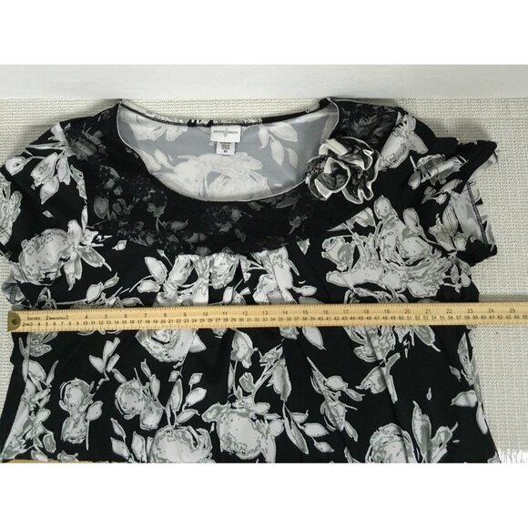 Jaclyn Smith Women Top Size 2X Black White Floral Blouse w 3D Flower on Neckline - Picture 8 of 13